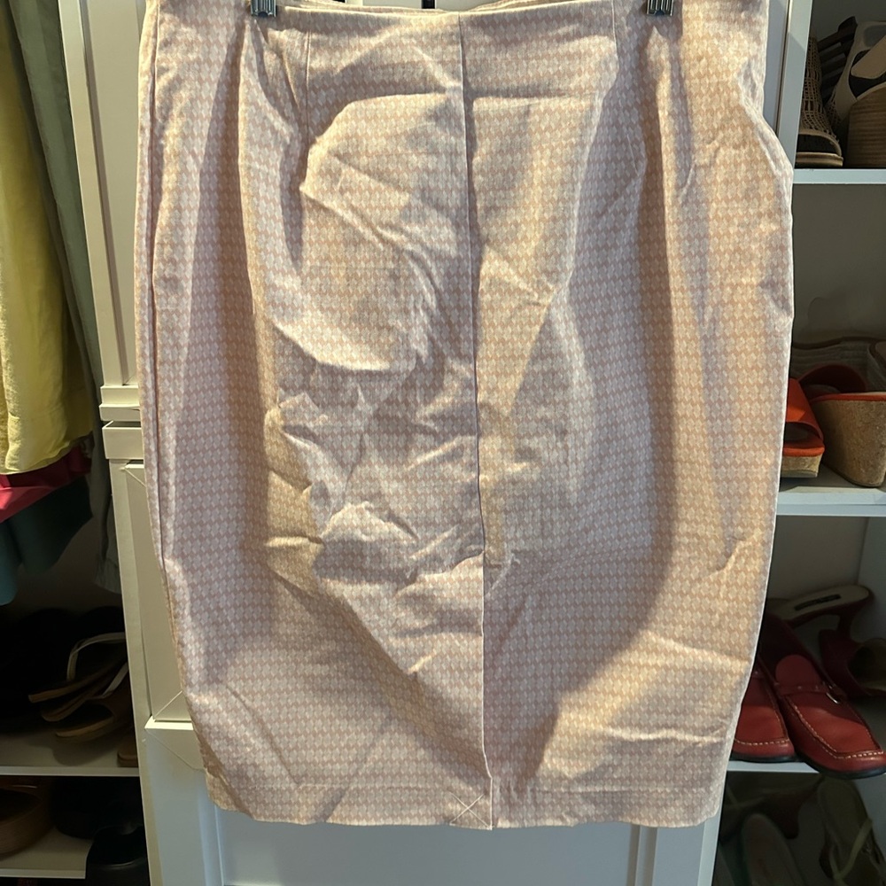 Cute Pink and White skirt, perfect for the office. Or just cute summer look.